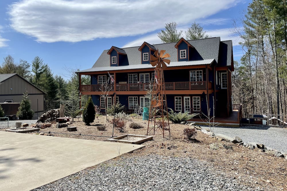 Photo of Outdoor in Weaverville
