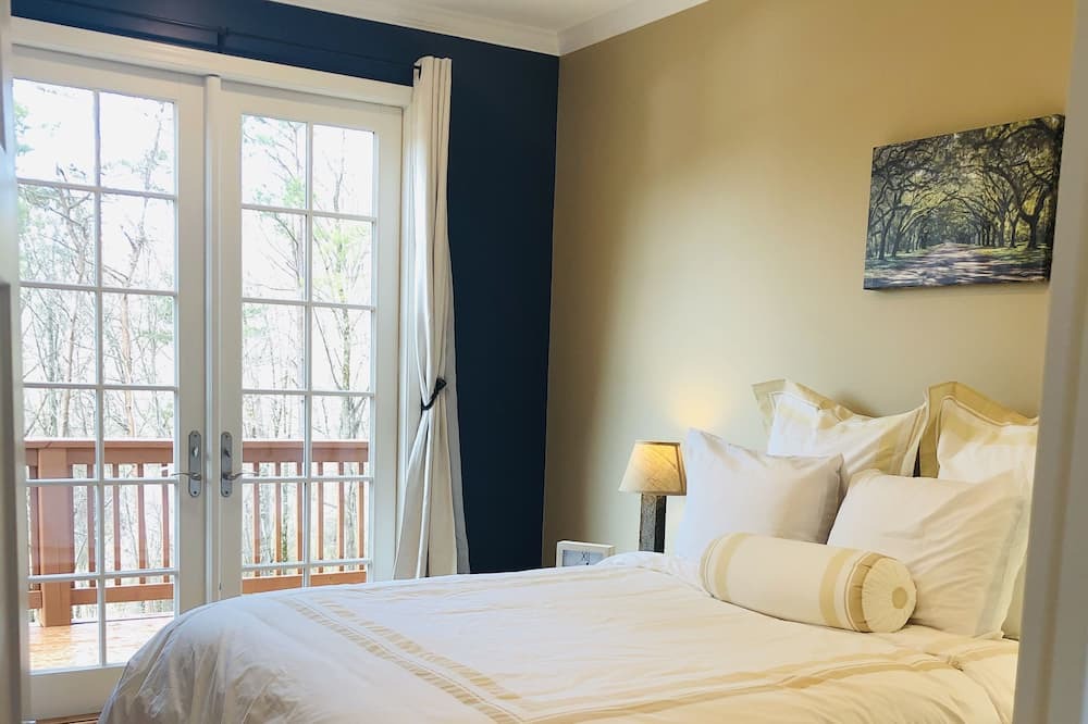 Photo of Bedroom in Weaverville
