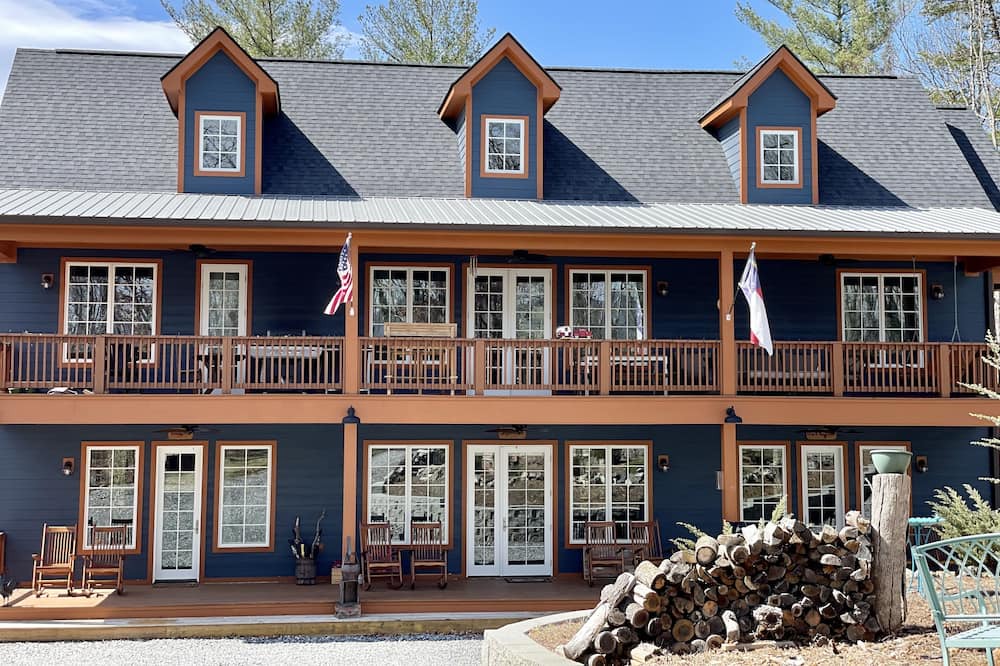 Photo of Outdoor in Weaverville