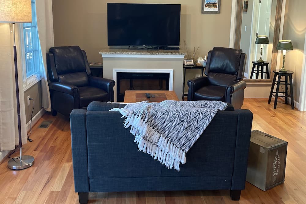Photo of Livingroom in Weaverville