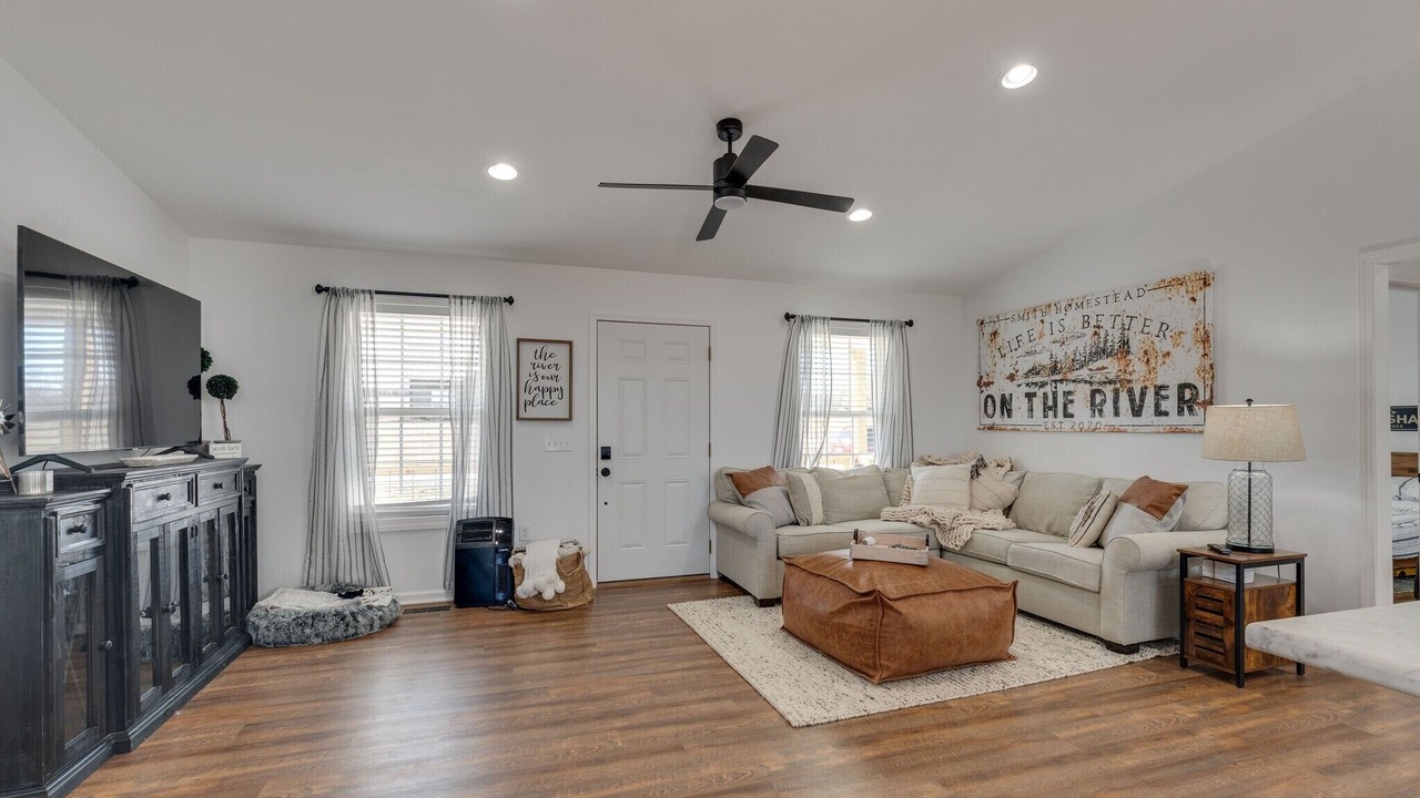Photo of Livingroom in Decaturville