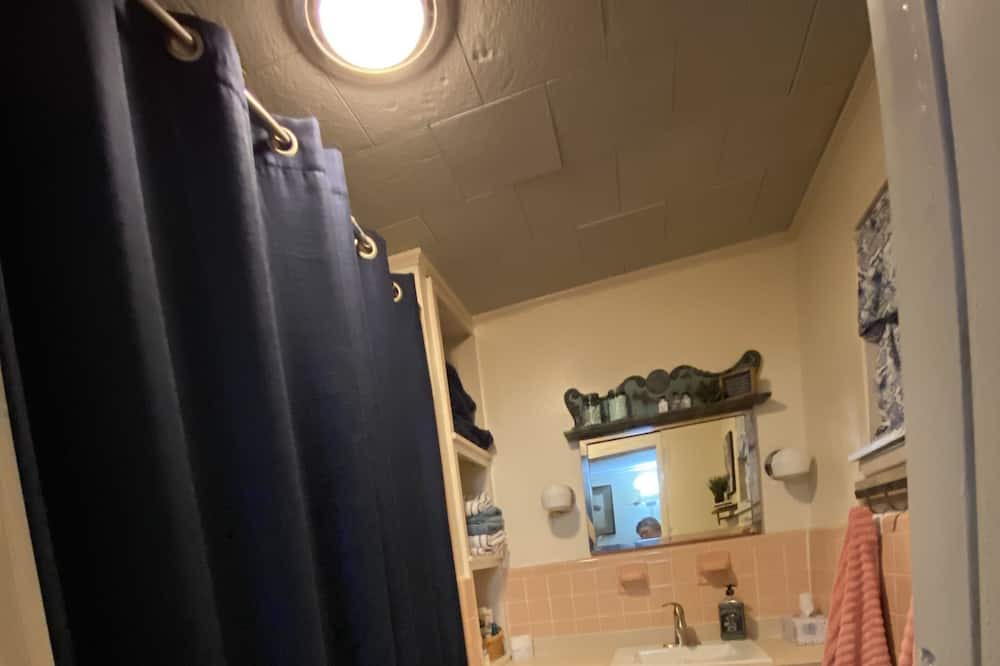 Photo of Bathroom in Warne
