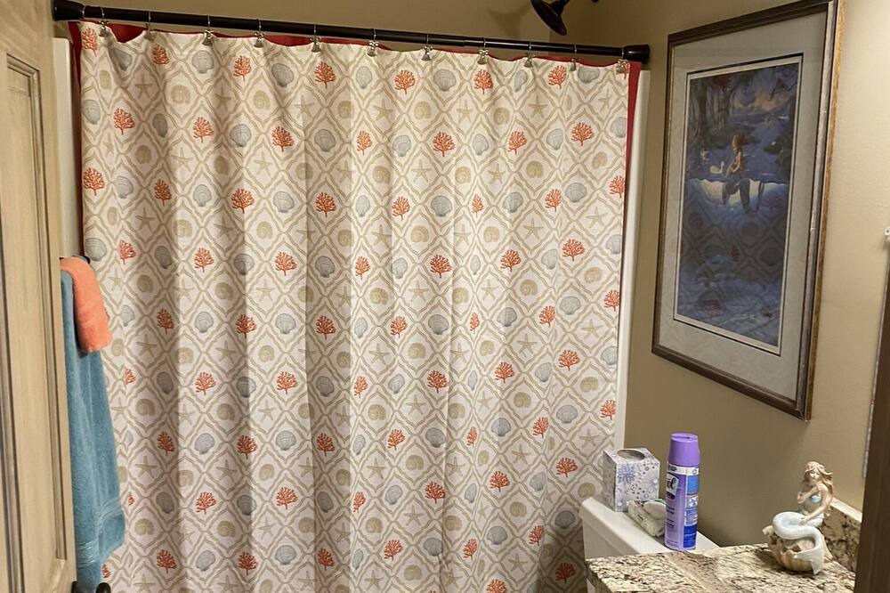 Photo of Bathroom in Newland