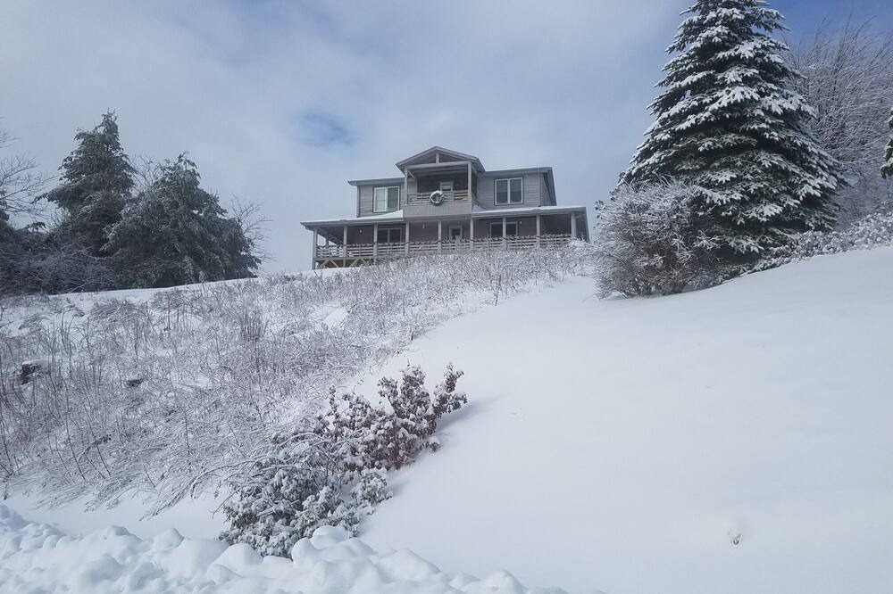 Photo of Outdoor in Newland