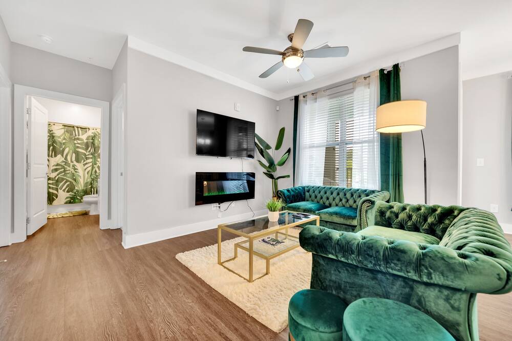 Photo of Livingroom in Northeast Raleigh