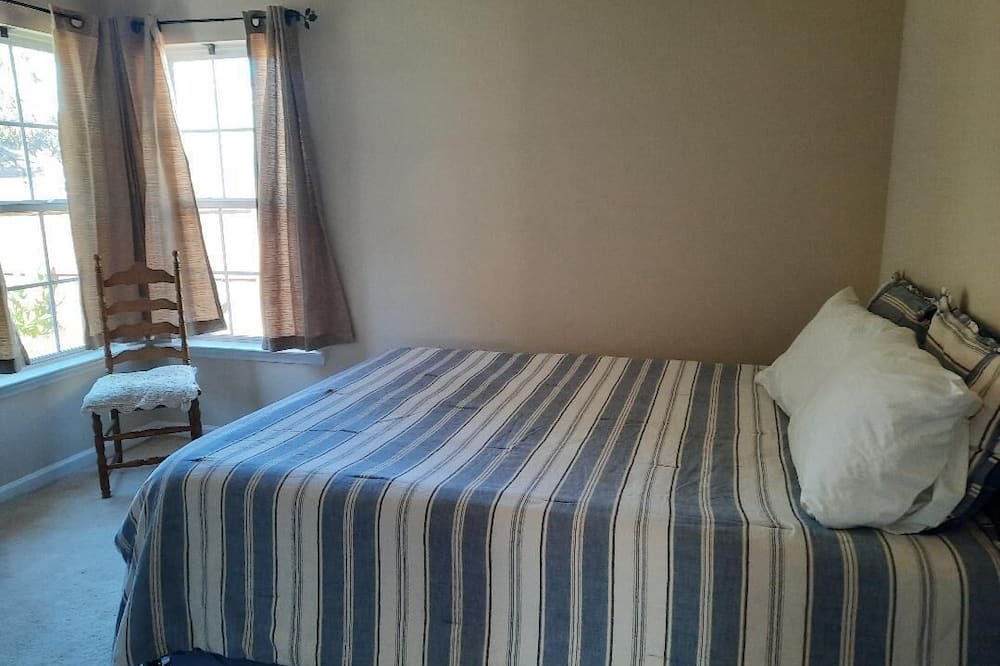 Photo of Bedroom in Apex