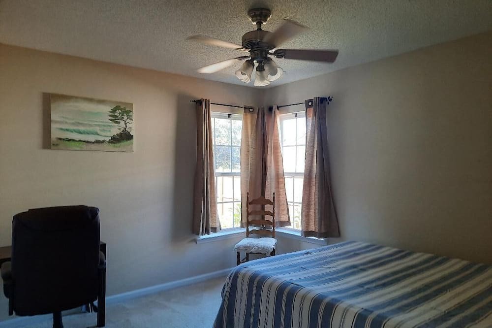 Photo of Bedroom in Apex