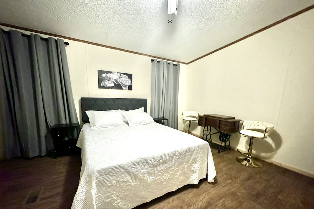 Photo of Bedroom in Bostic