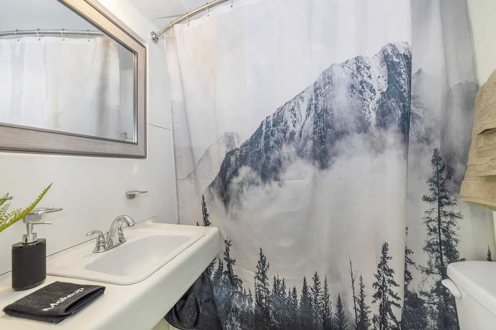 Photo of Bathroom in Beech Mountain