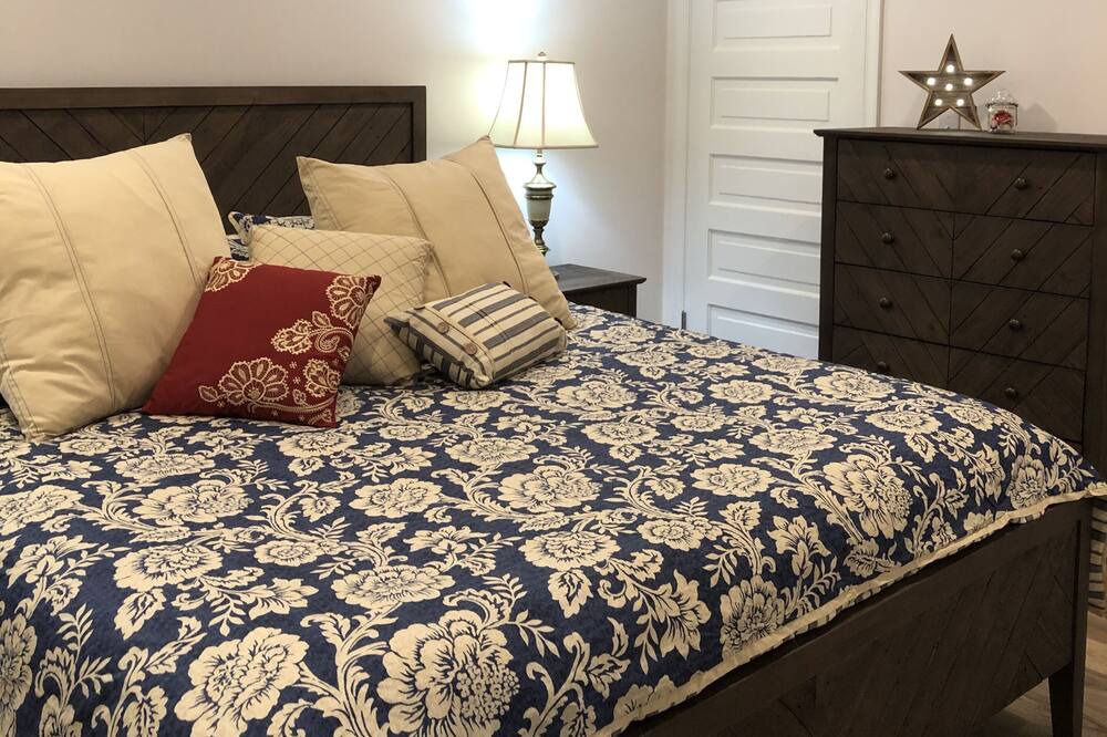 Photo of Bedroom in Edenton