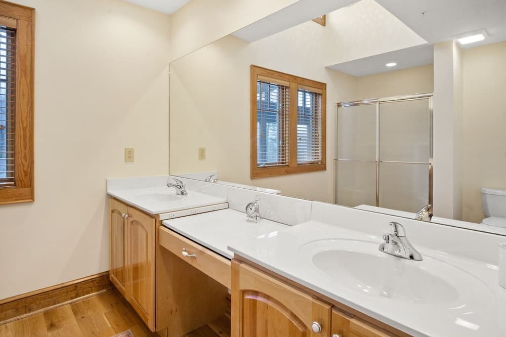 Photo of Bathroom in Foscoe
