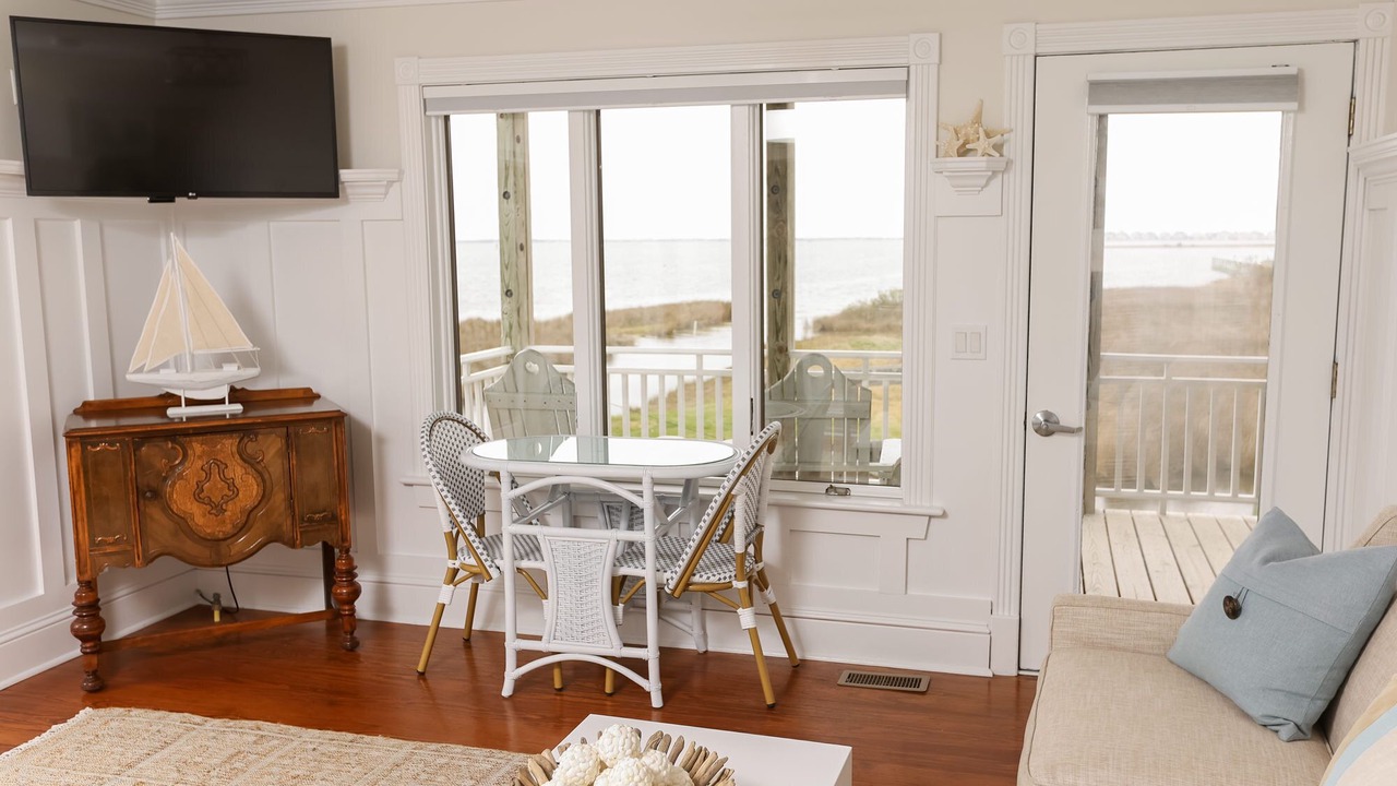 Photo of Livingroom in Manteo