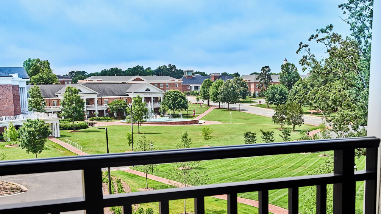 Photo of Bedroom in Elon College
