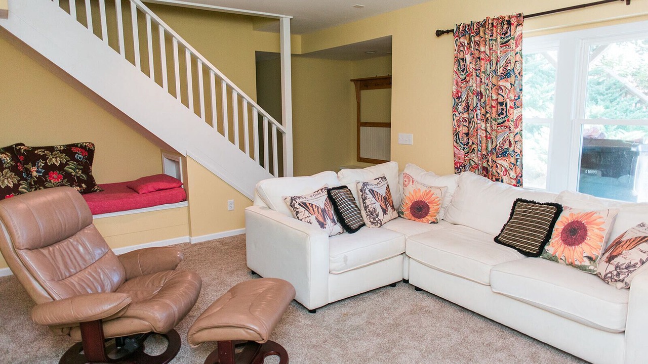 Photo of Livingroom in Valley Creek Run