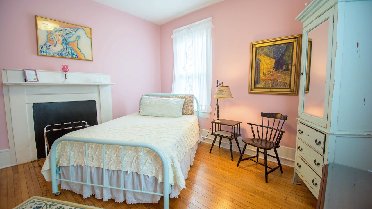 Photo of Bedroom in Lindley Park