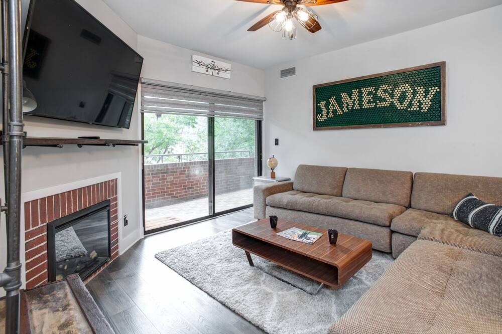 Photo of Livingroom in Charlotte Center City