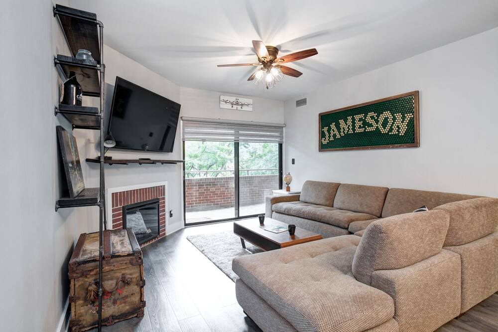 Photo of Livingroom in Charlotte Center City