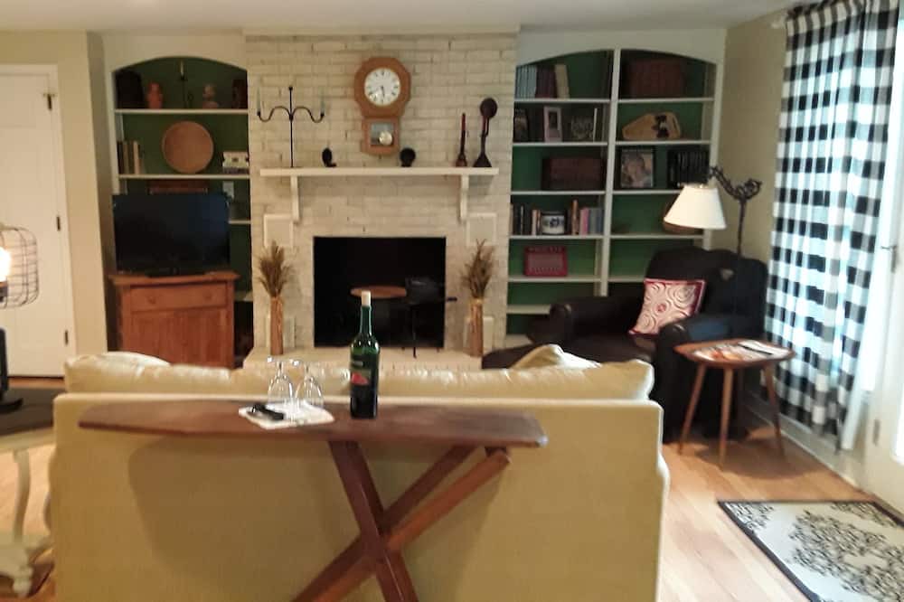 Photo of Livingroom in Greensboro