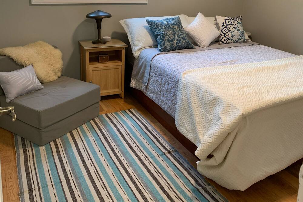 Photo of Bedroom in Barnardsville