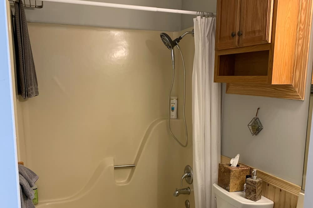 Photo of Bathroom in Barnardsville