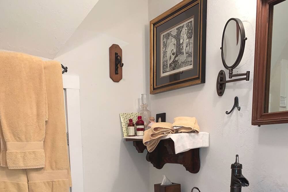 Photo of Bathroom in Blowing Rock