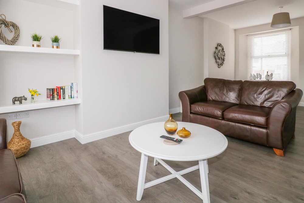 Photo of Livingroom in Newquay City Centre