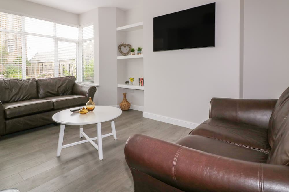Photo of Livingroom in Newquay City Centre