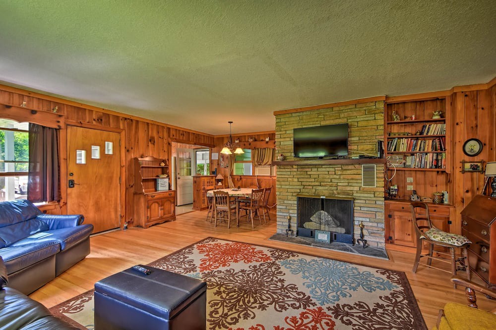 Photo of Livingroom in Highlands Hills
