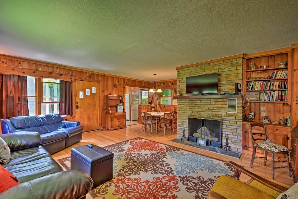 Photo of Livingroom in Highlands Hills