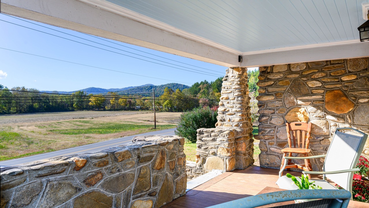 Photo of Patio Balcony in Swannanoa