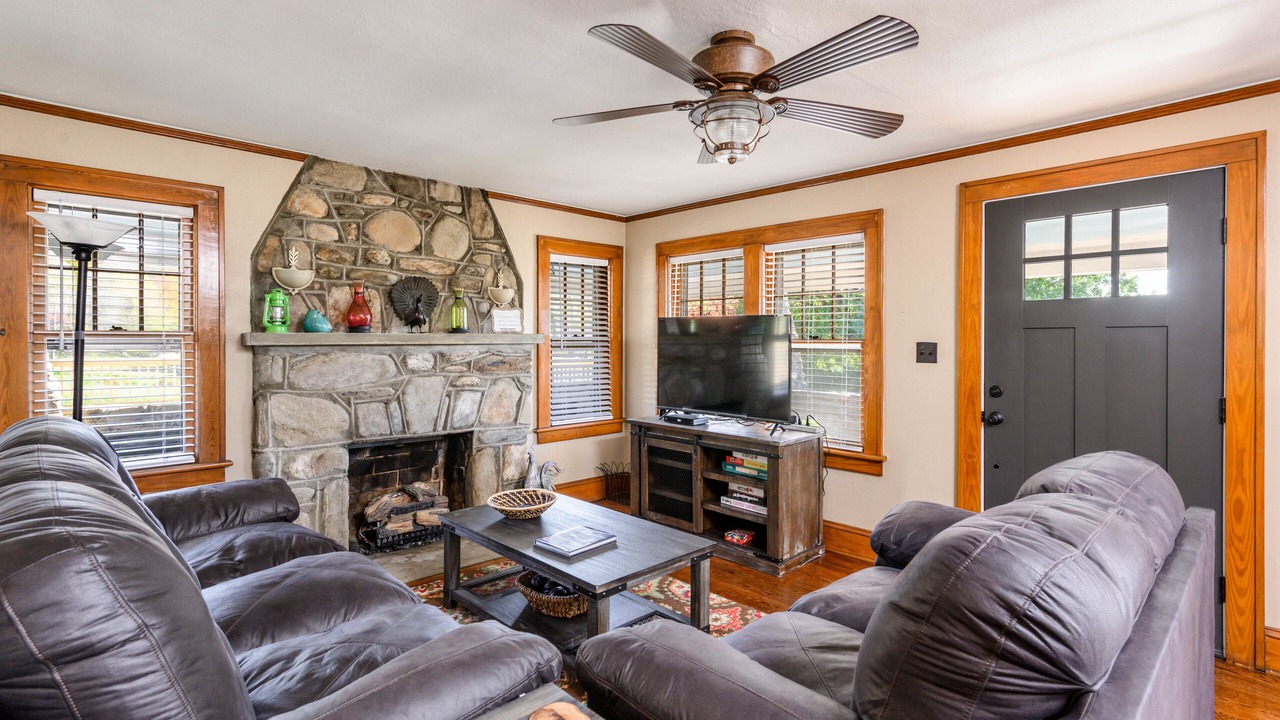 Photo of Livingroom in Swannanoa