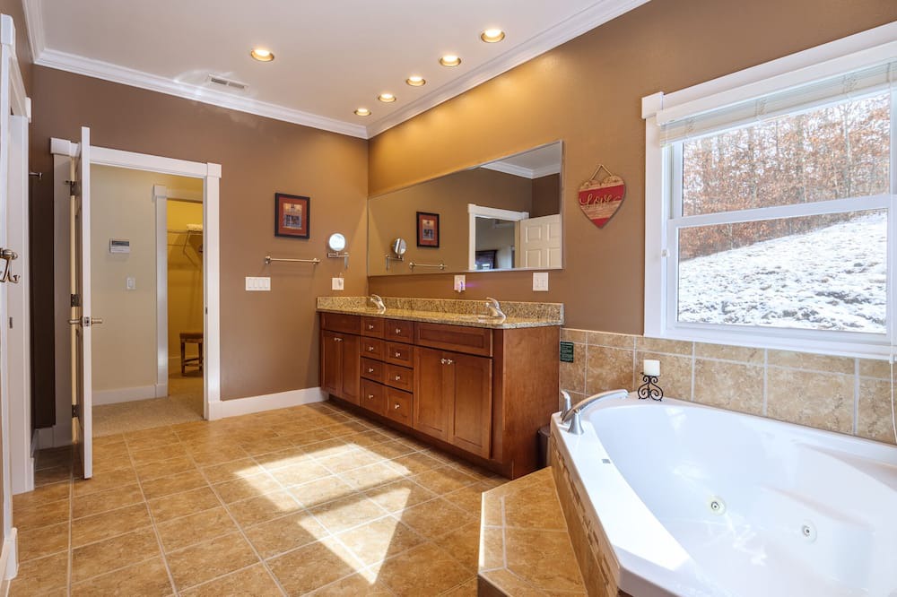 Photo of Bathroom in Wolf Laurel