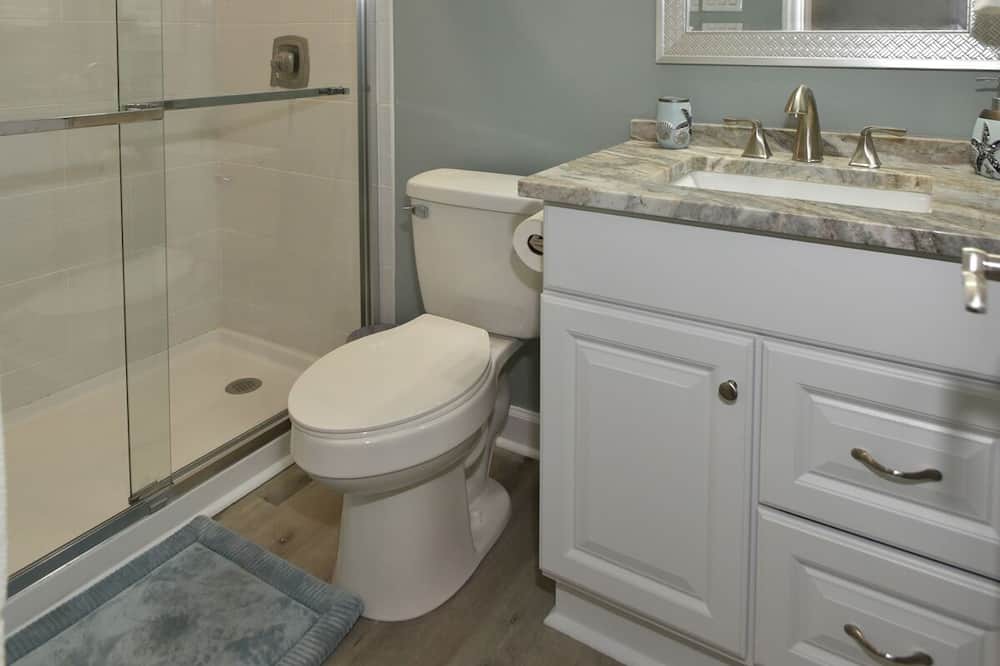 Photo of Bathroom in Piney Green