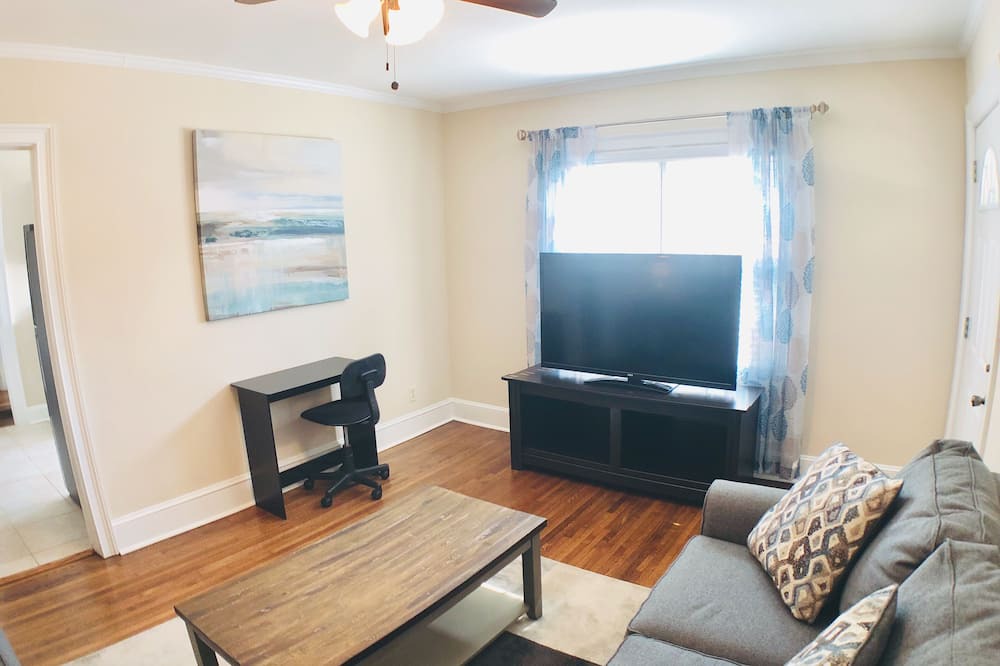 Photo of Livingroom in Cherry