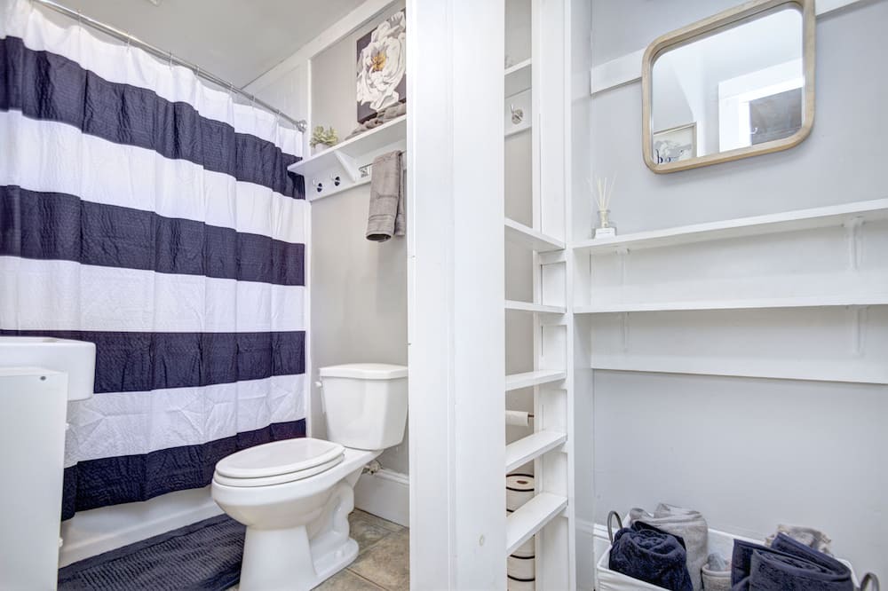 Photo of Bathroom in Plaza Midwood