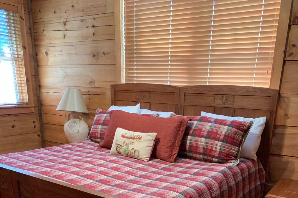 Photo of Bedroom in Hendersonville
