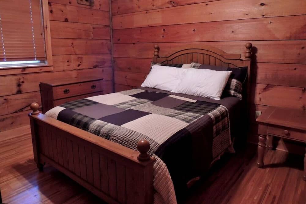 Photo of Bedroom in Hendersonville