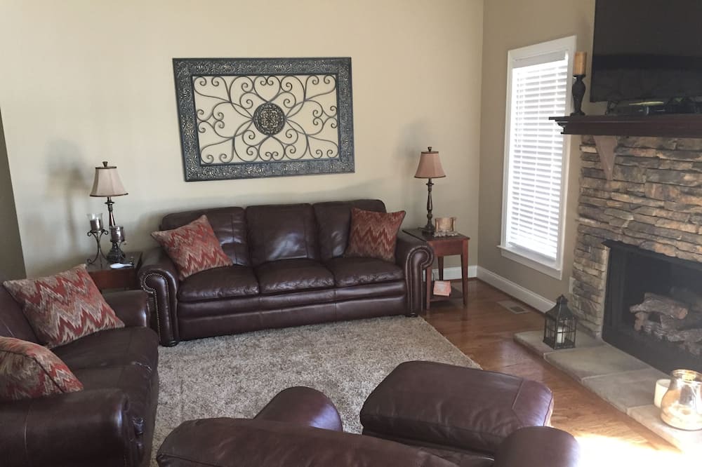 Photo of Livingroom in New London