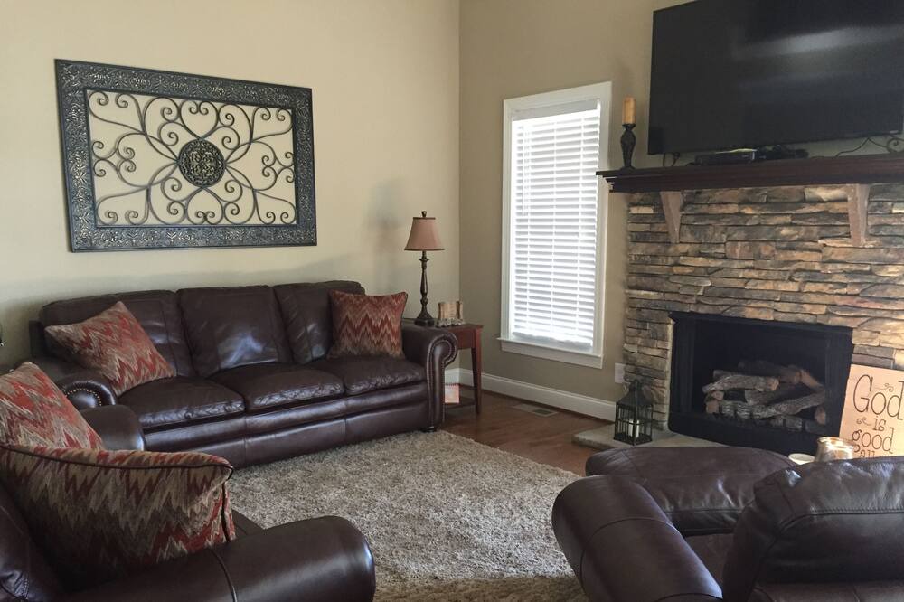 Photo of Livingroom in New London