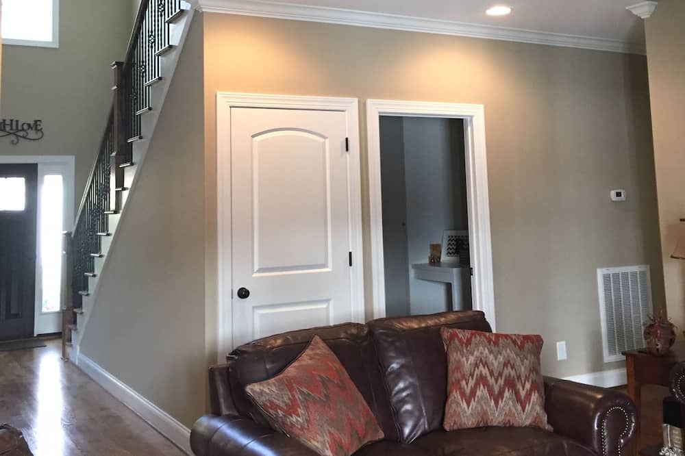 Photo of Livingroom in New London
