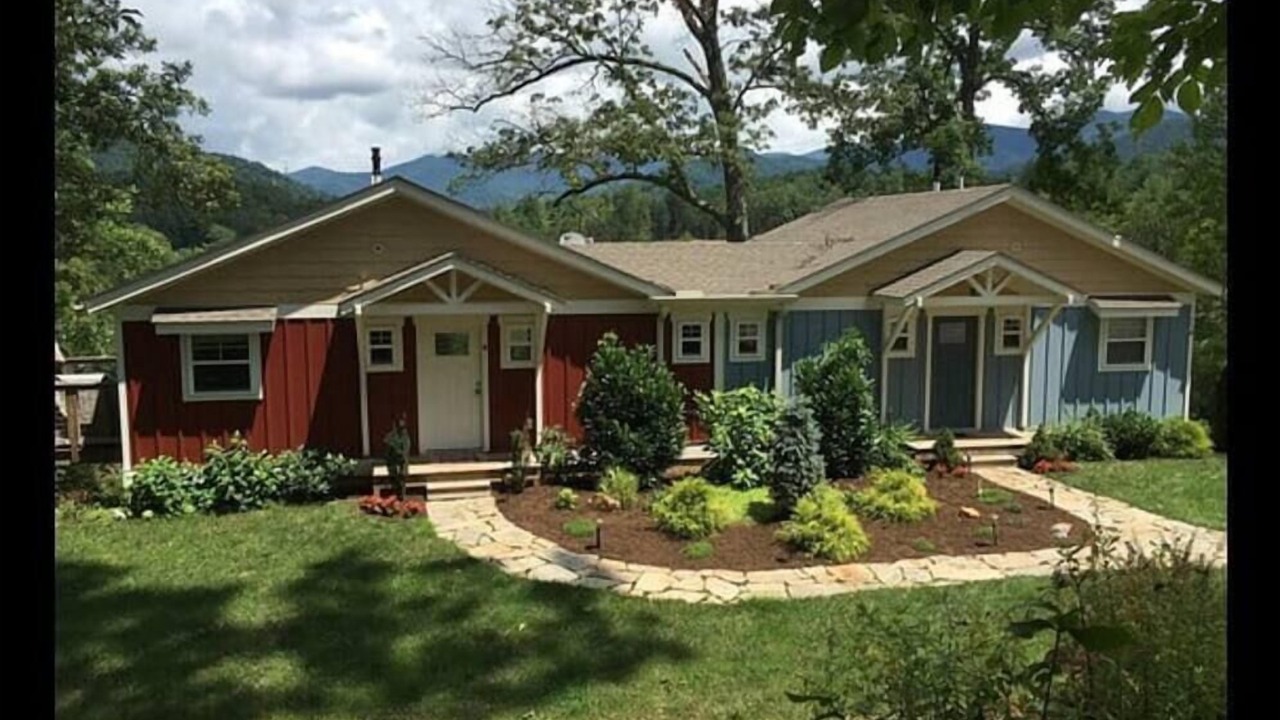 Photo of Buildings in Weaverville