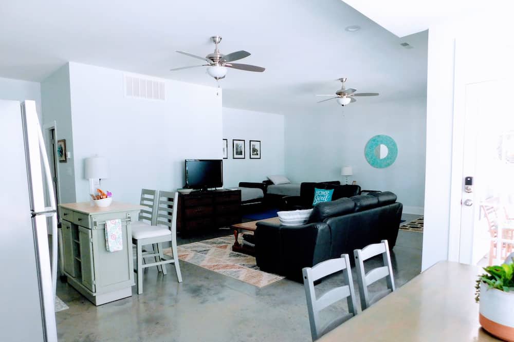 Photo of Livingroom in Garner