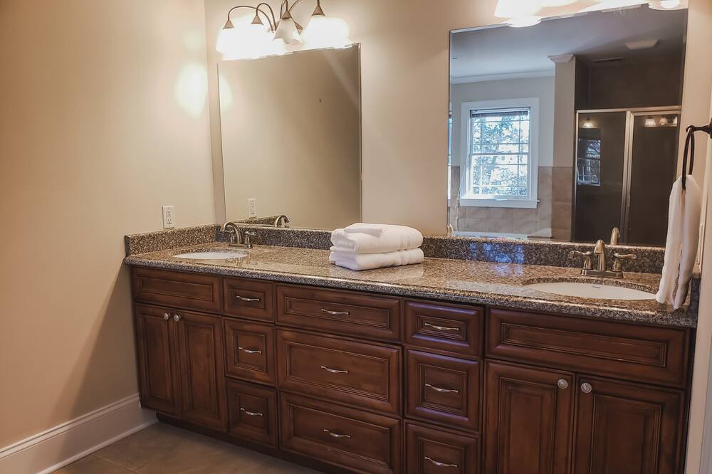 Photo of Bathroom in Providence Plantation