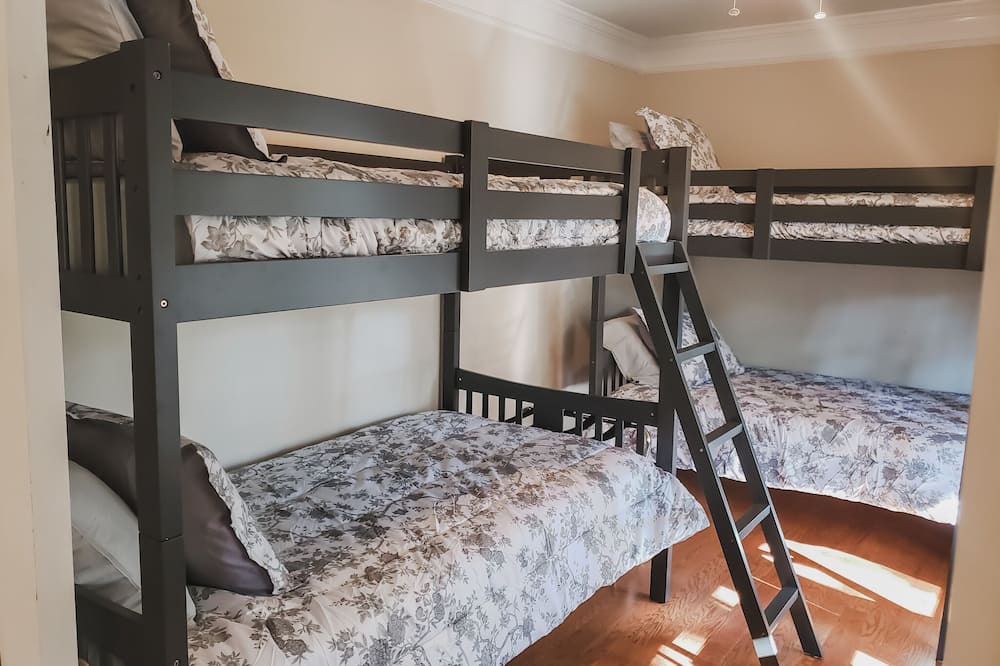 Photo of Bedroom in Providence Plantation