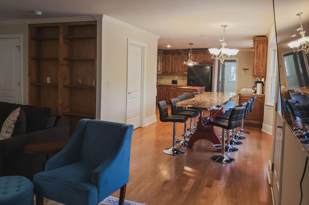 Photo of Livingroom in Providence Plantation