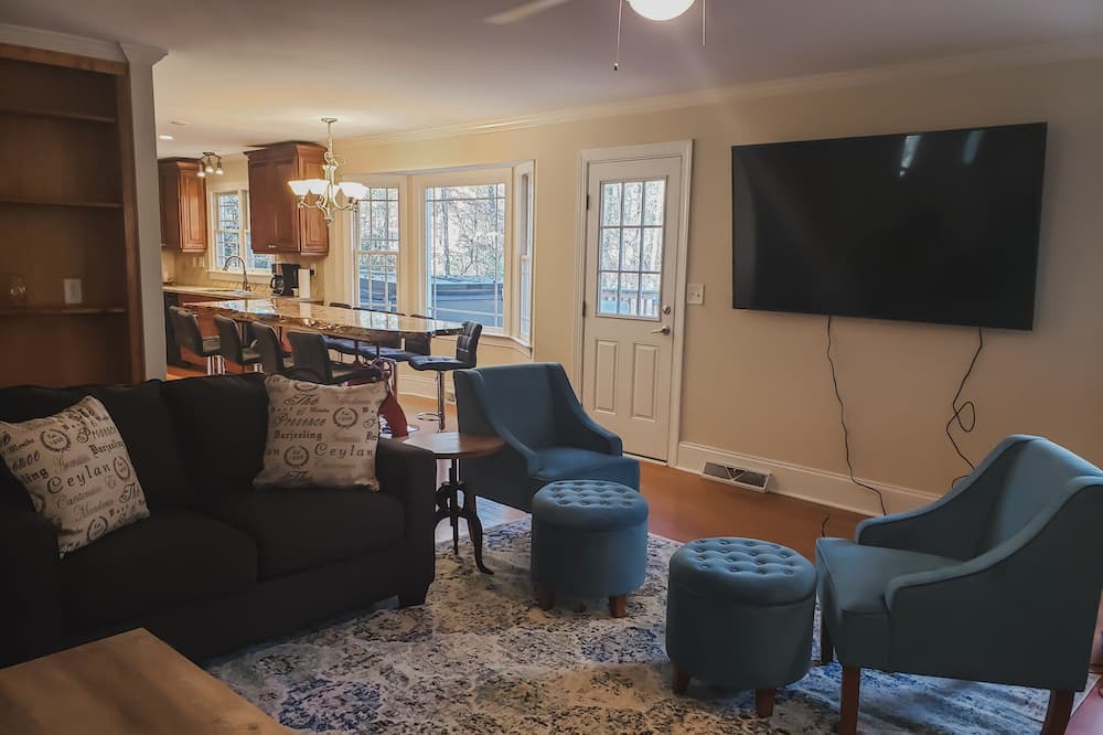 Photo of Livingroom in Providence Plantation