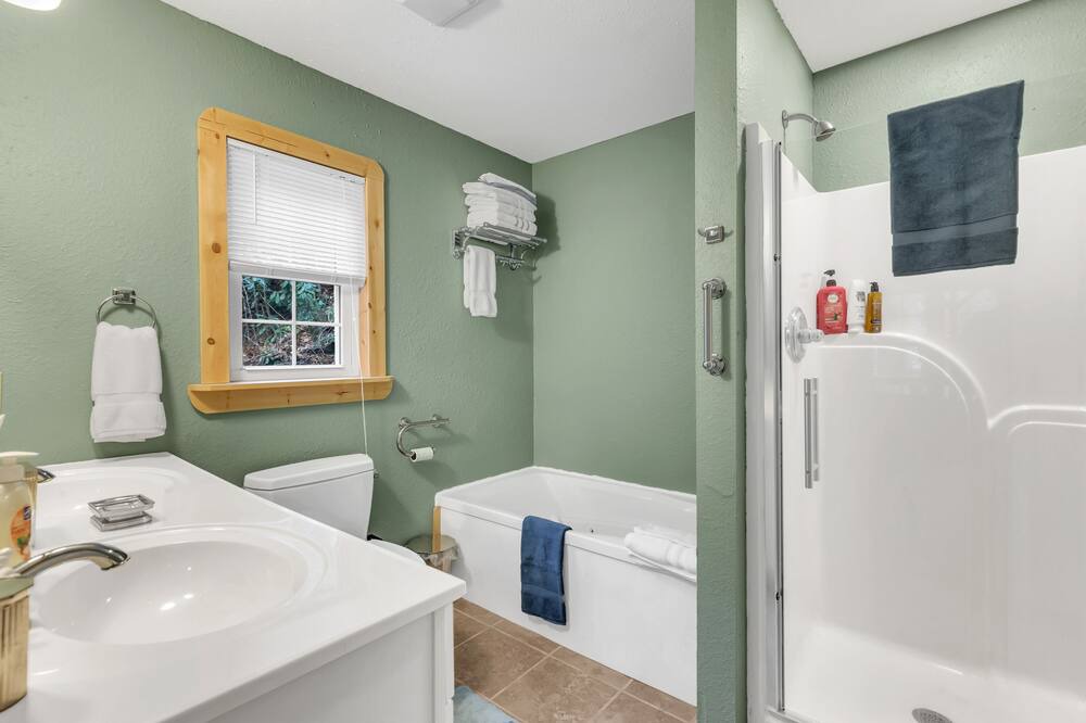 Photo of Bathroom in Maggie Valley