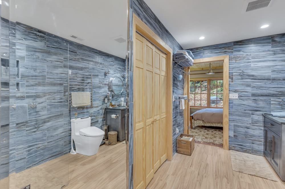 Photo of Bedroom in Maggie Valley