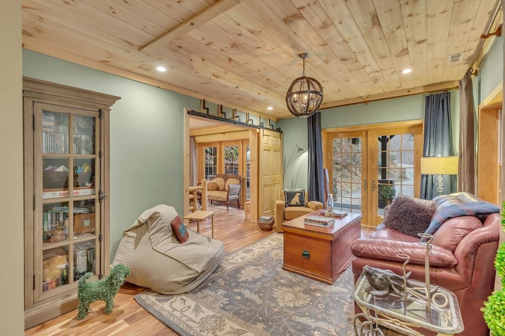 Photo of Livingroom in Maggie Valley