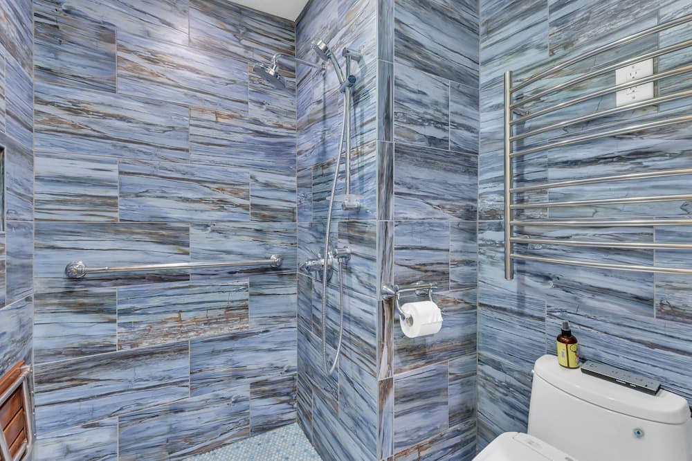Photo of Bathroom in Maggie Valley